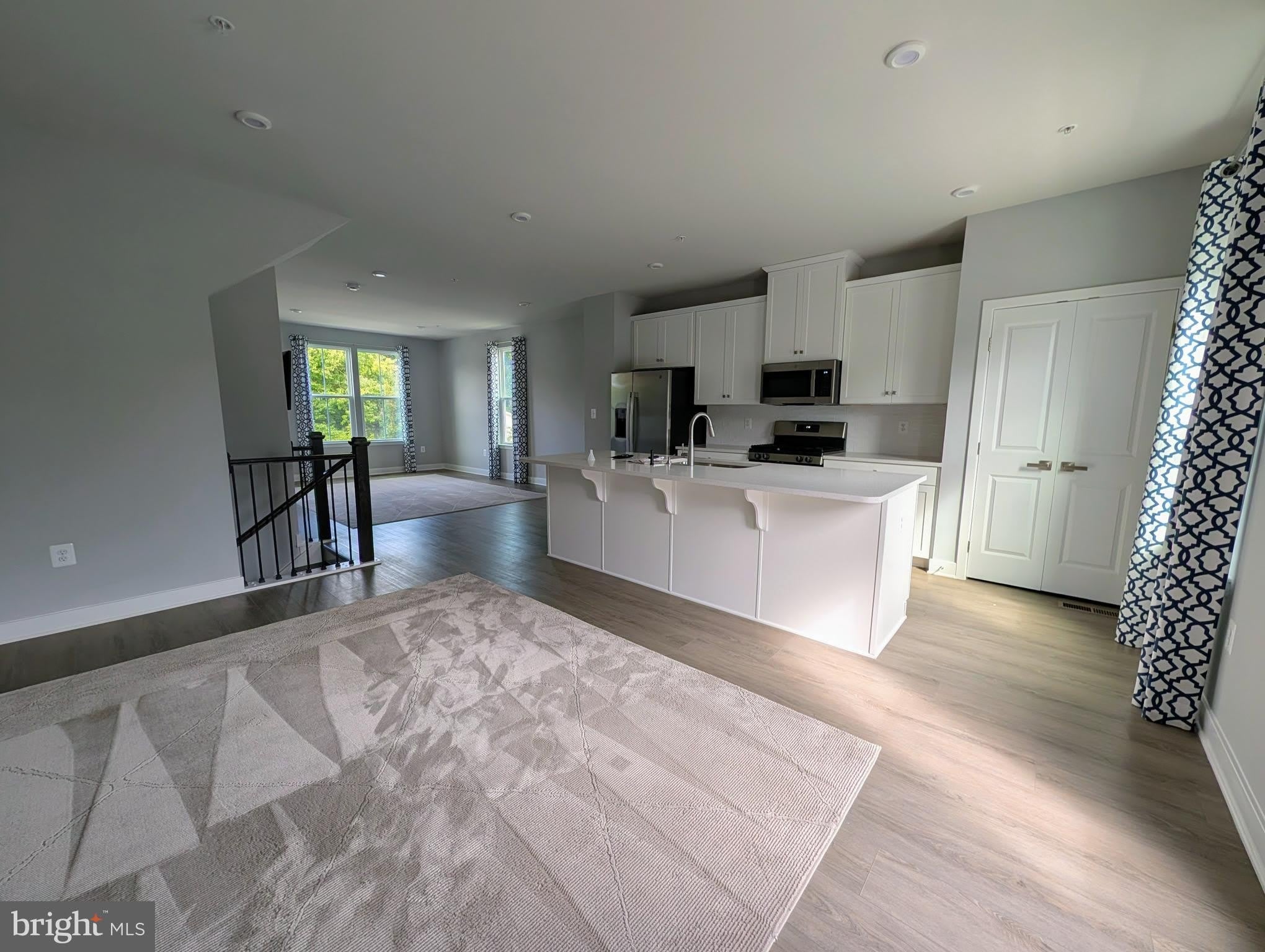 8445 HAMLIN Street – photo 4
