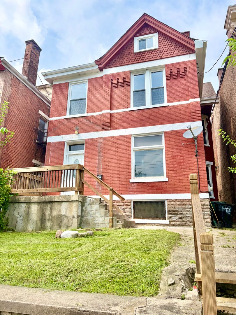 4 bed 2 bath House Fairmount! Available Now! – photo 1