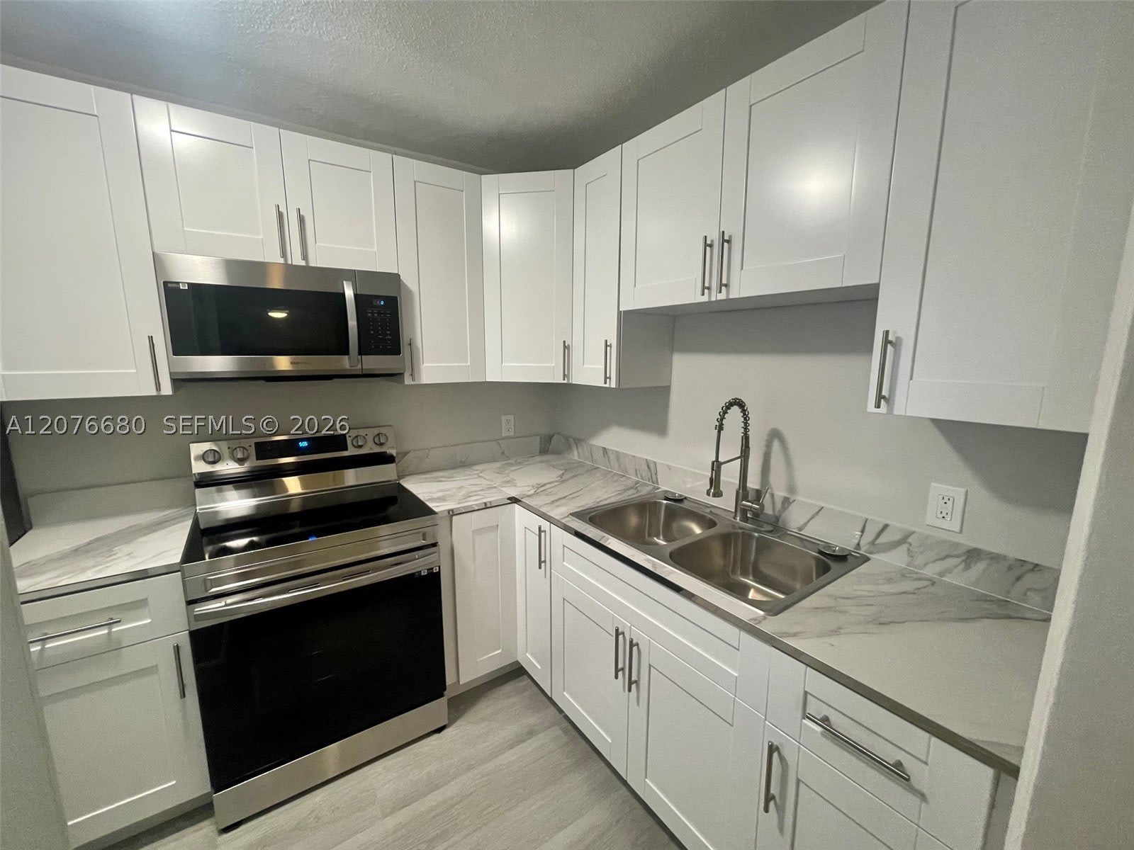 1077 SE 22nd Ave – photo 3