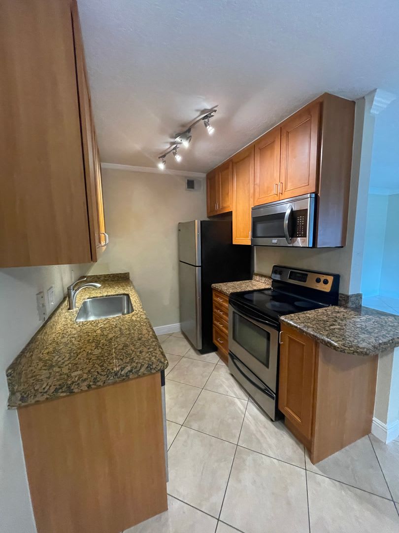 2 Bed 1 Bath Boutique Bldg Ft Lauderdale – photo 2