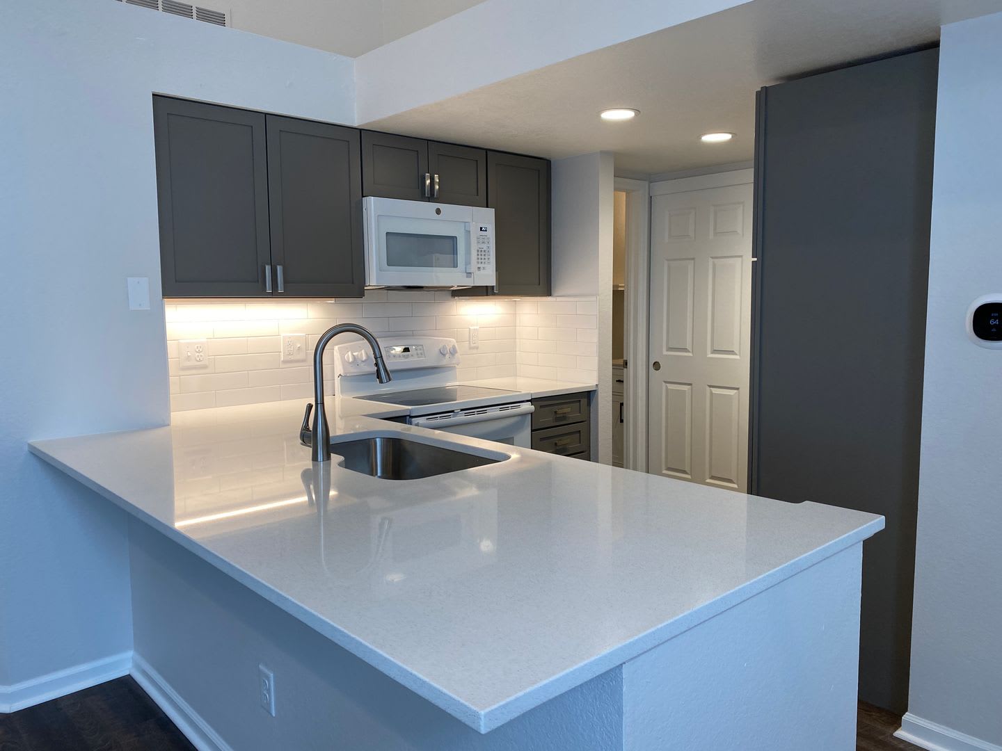 Bright Two Bedroom Condo At Powderhorn – photo 4