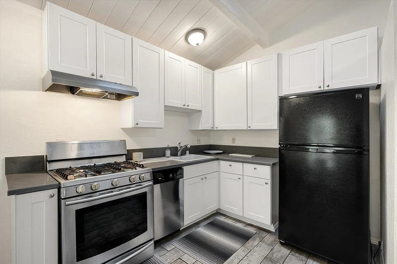 111 Lake Dr – photo 5