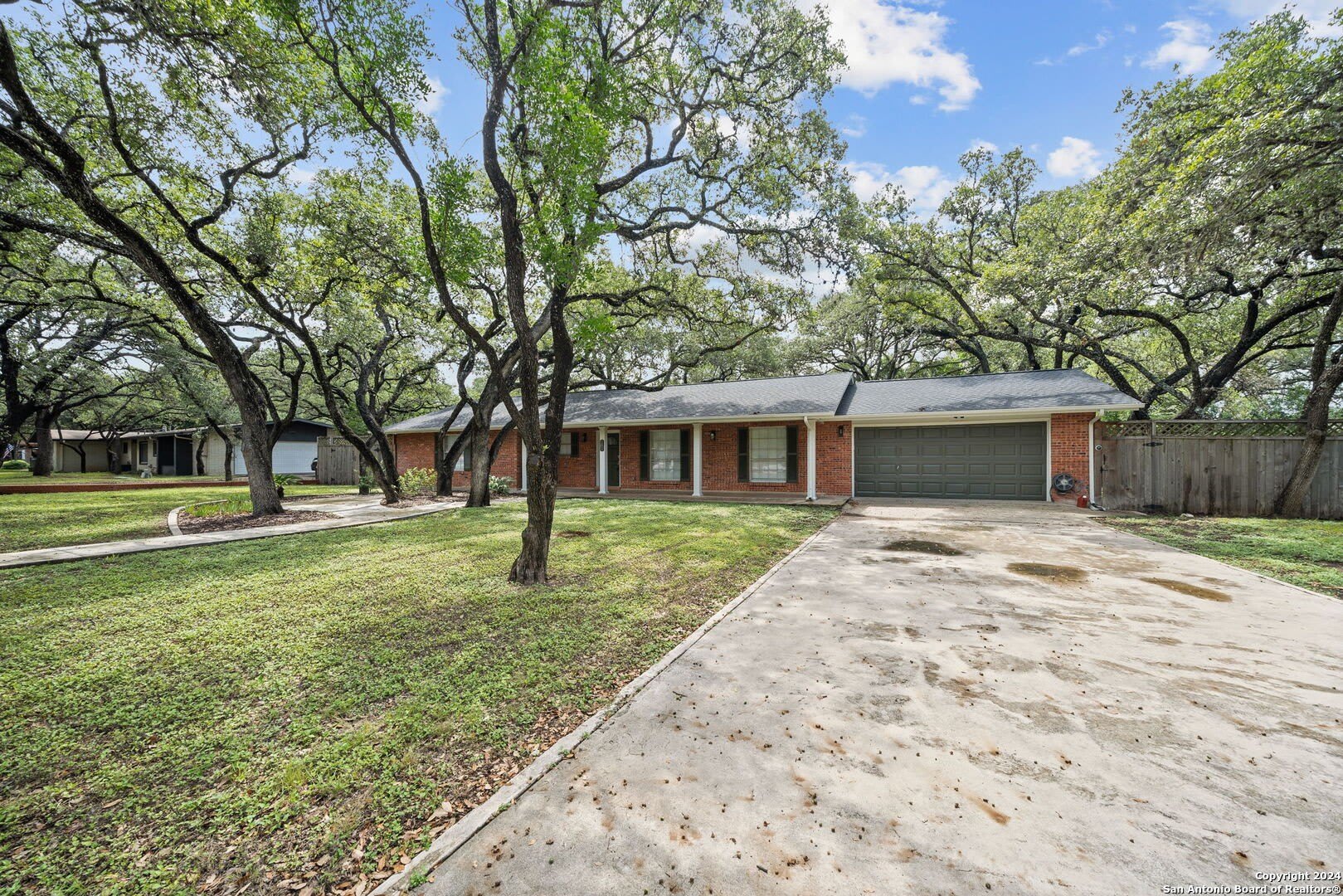202 DONELLA DR – photo 5