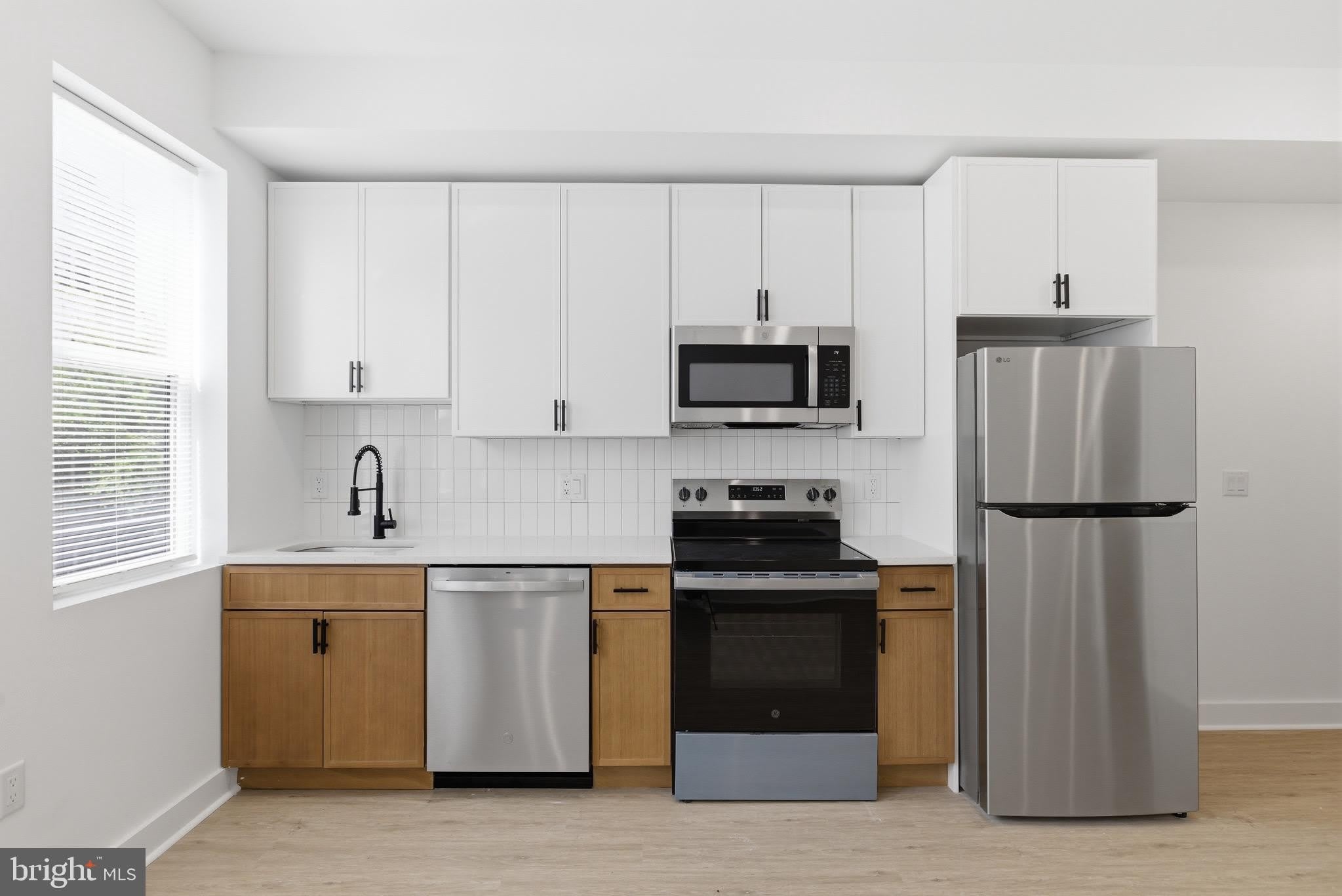 4021 BROWN Street – photo 3