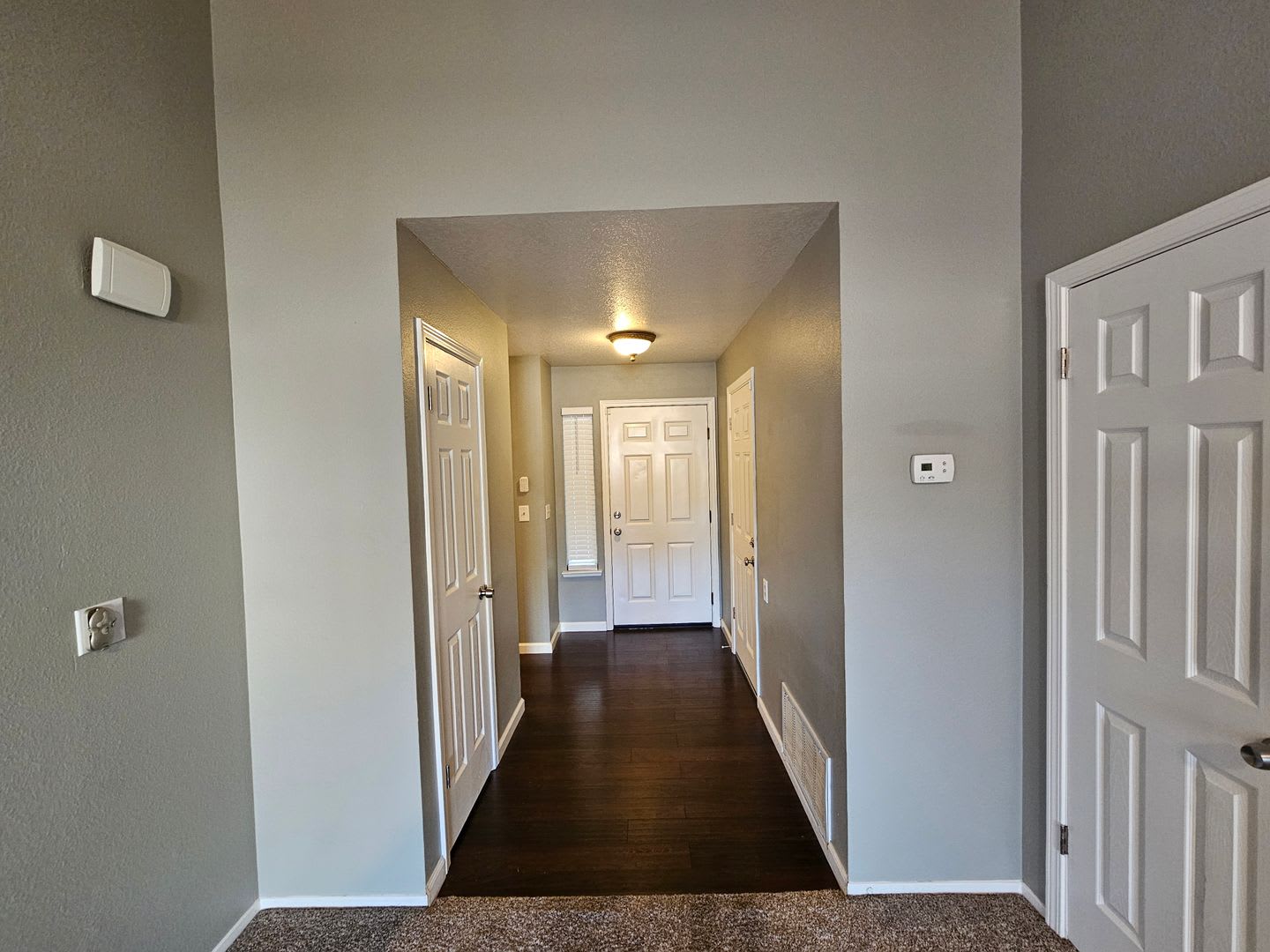 3-bedroom Single story with vaulted ceilings! – photo 4