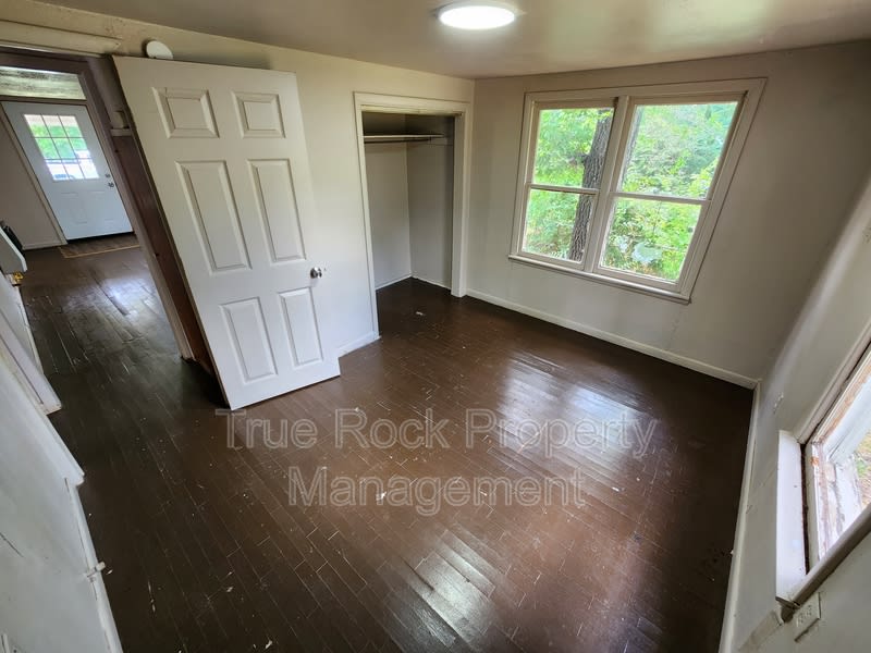 102 W 7th (Asher) – photo 4