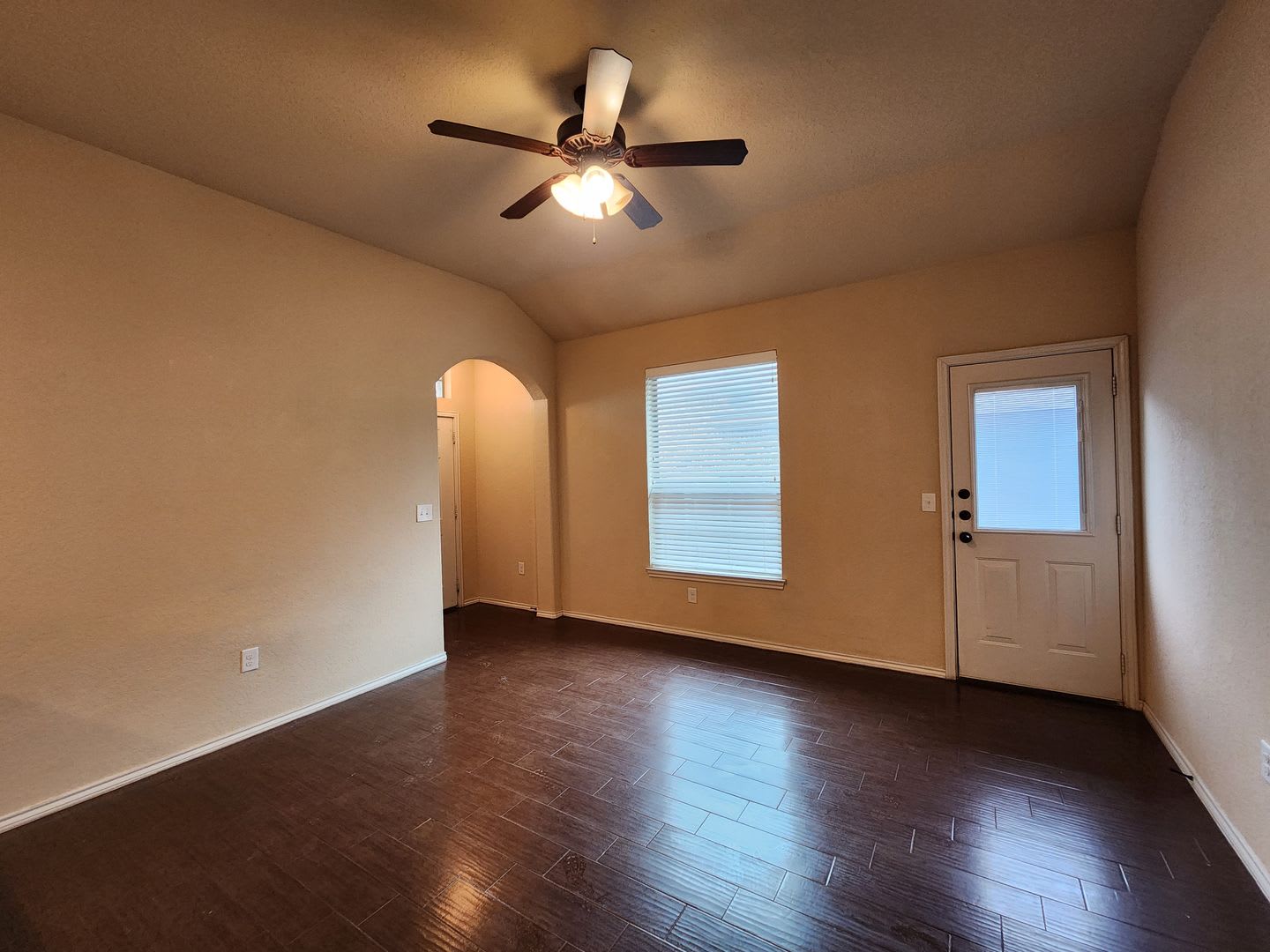 Single story duplex near Near Creekside Shopping + Entertainment! / Fenced in Backyard/ CISD – photo 5