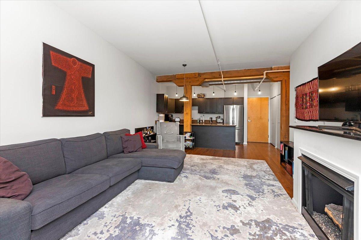 1735 W Diversey Parkway – photo 1
