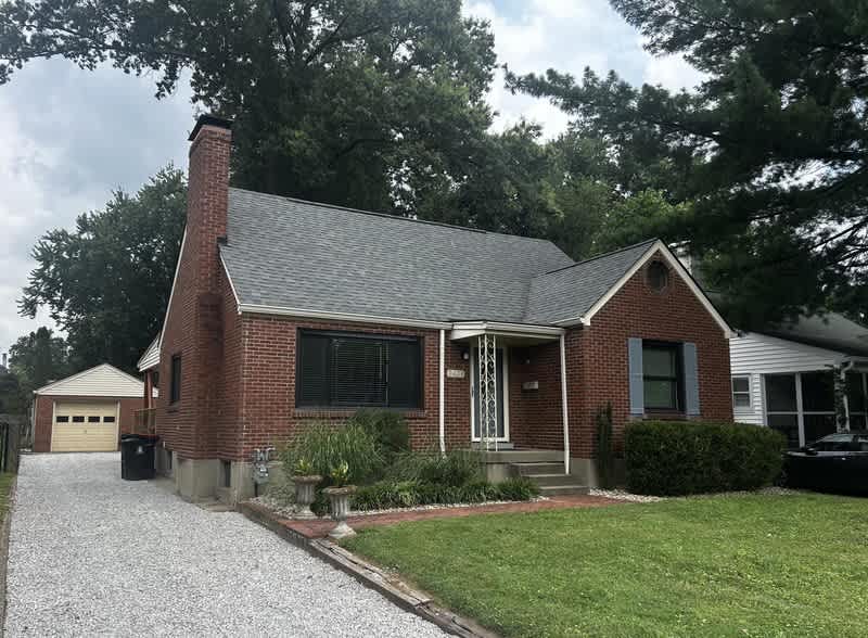 2421 Clarendon Avenue – photo 1