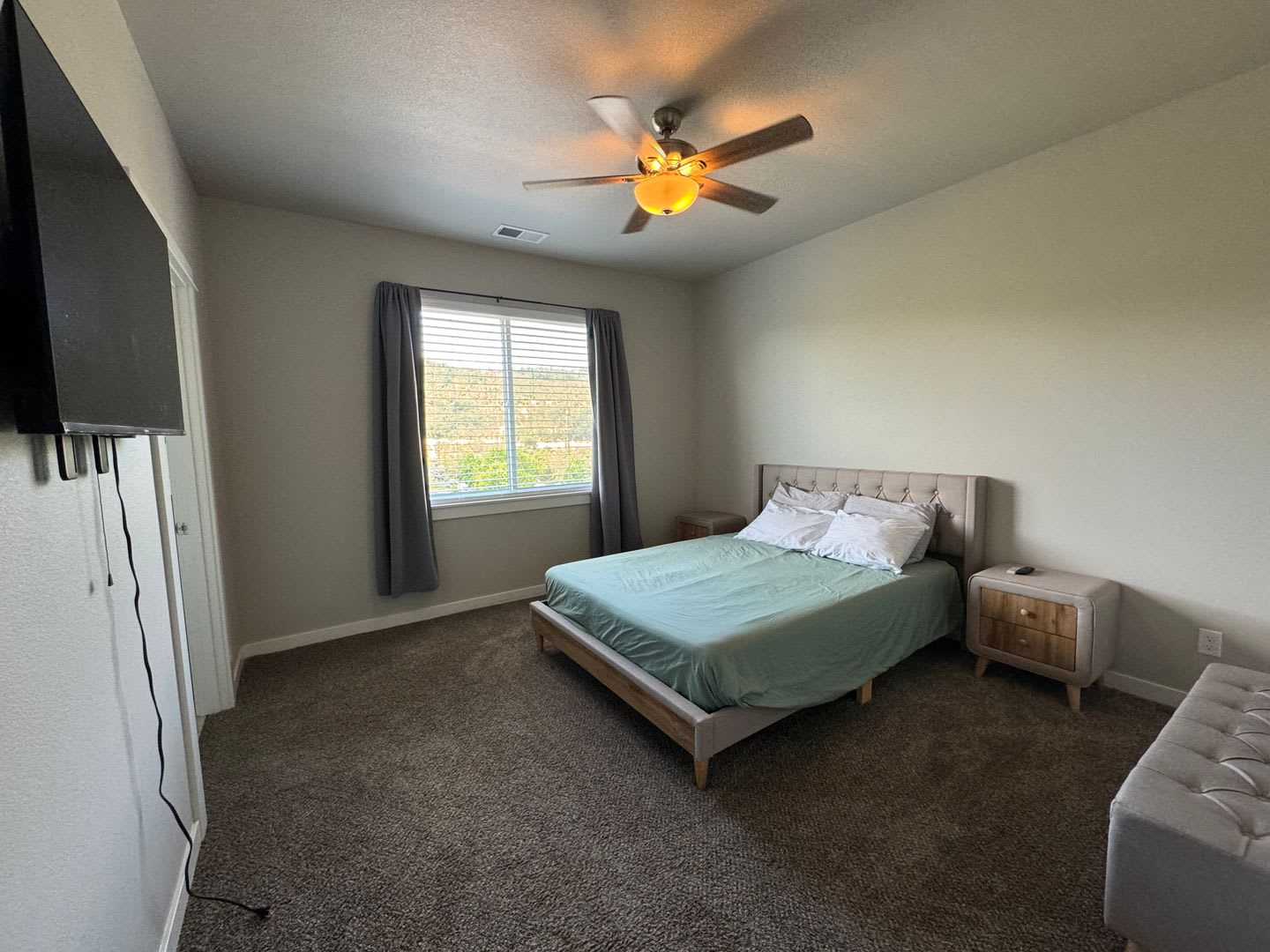 Rooms for rent in wonderful North Roseburg Home with views in Winchester – photo 2