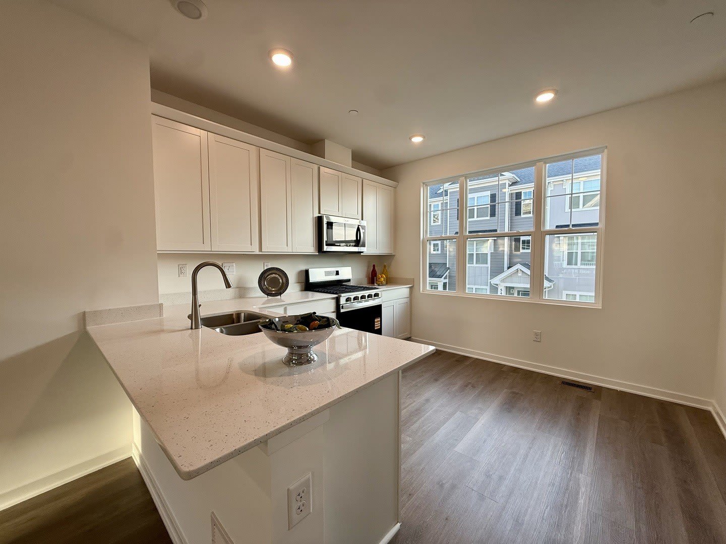 553 Yosemite Way – photo 4