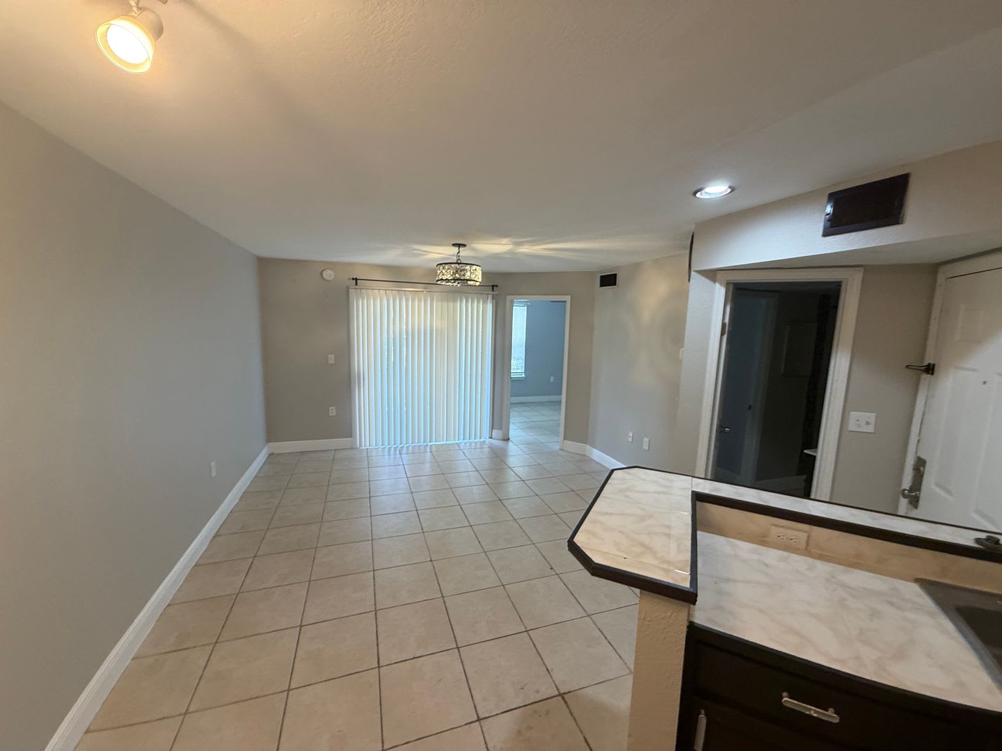 Cozy 1 Bedroom/1 Bathroom Near Millennium Mall! – photo 4