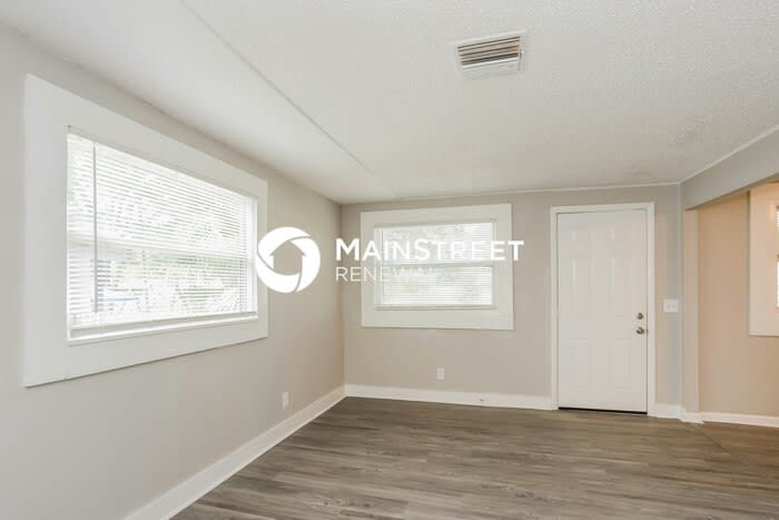 2539 Kingston Street South – photo 3