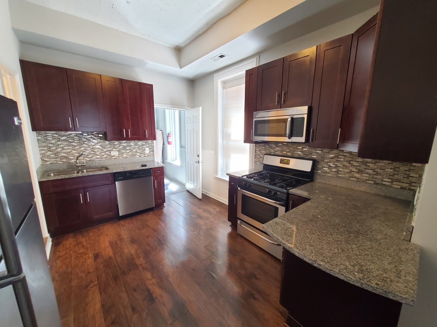 1528 N Ashland Avenue – photo 2