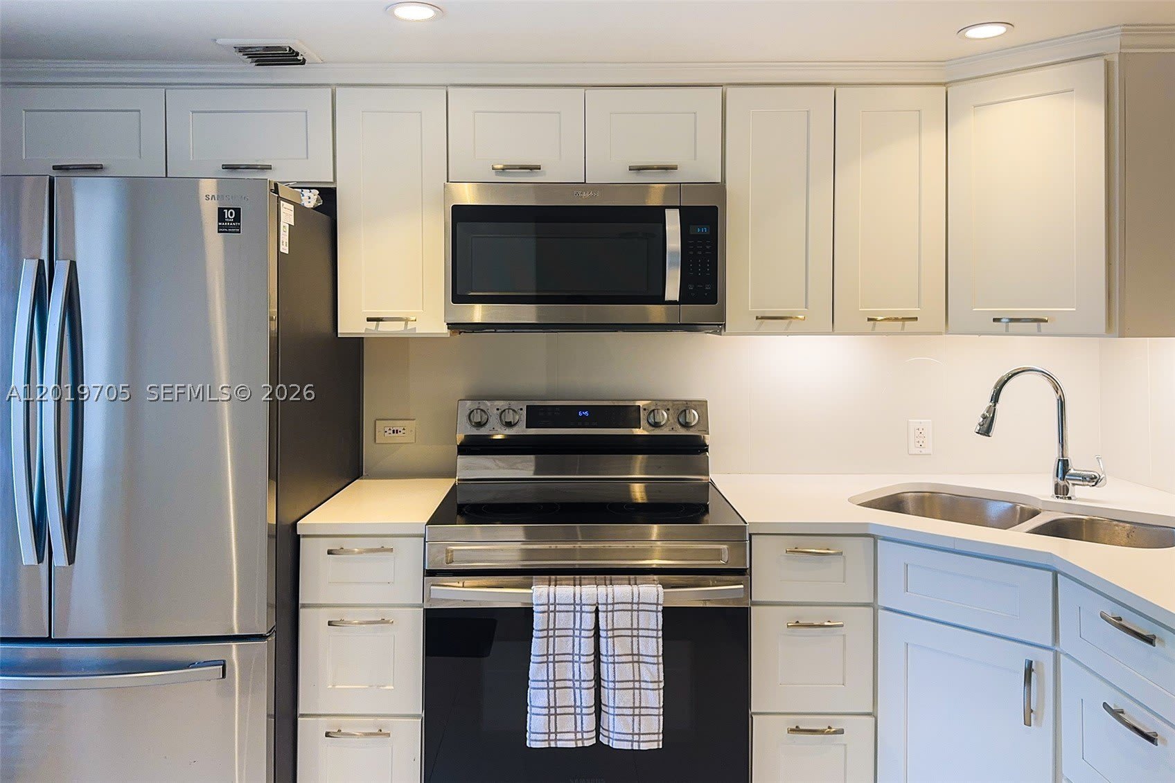3200 N Palm Aire Dr – photo 2