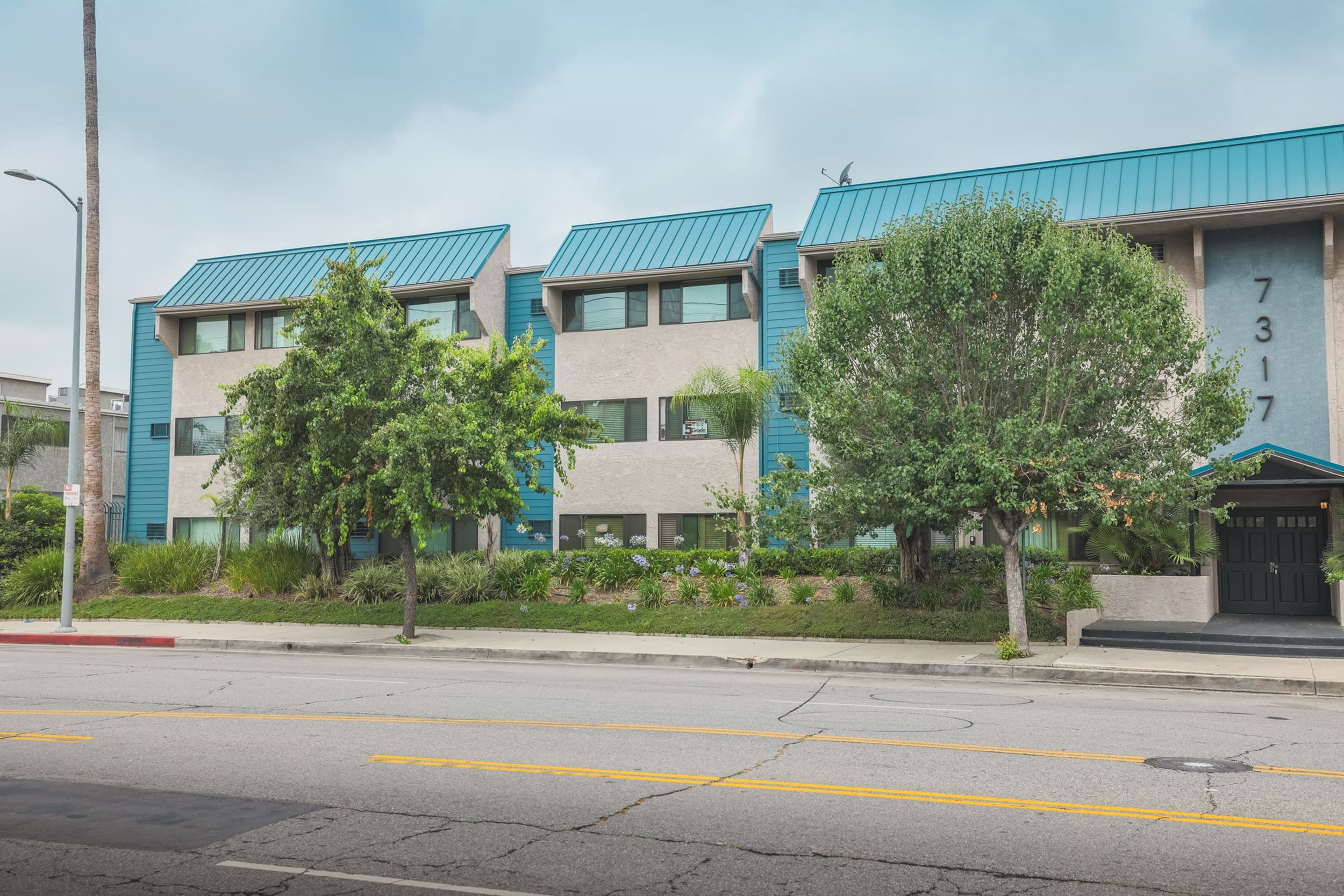 7317 Haskell Avenue – photo 4