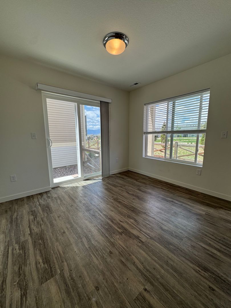 Move In Special 250 Off 1St Month S Rent Gorgeous Banning Lewis Ranch – photo 4