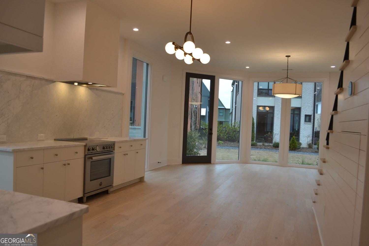 370 2nd Street – photo 2
