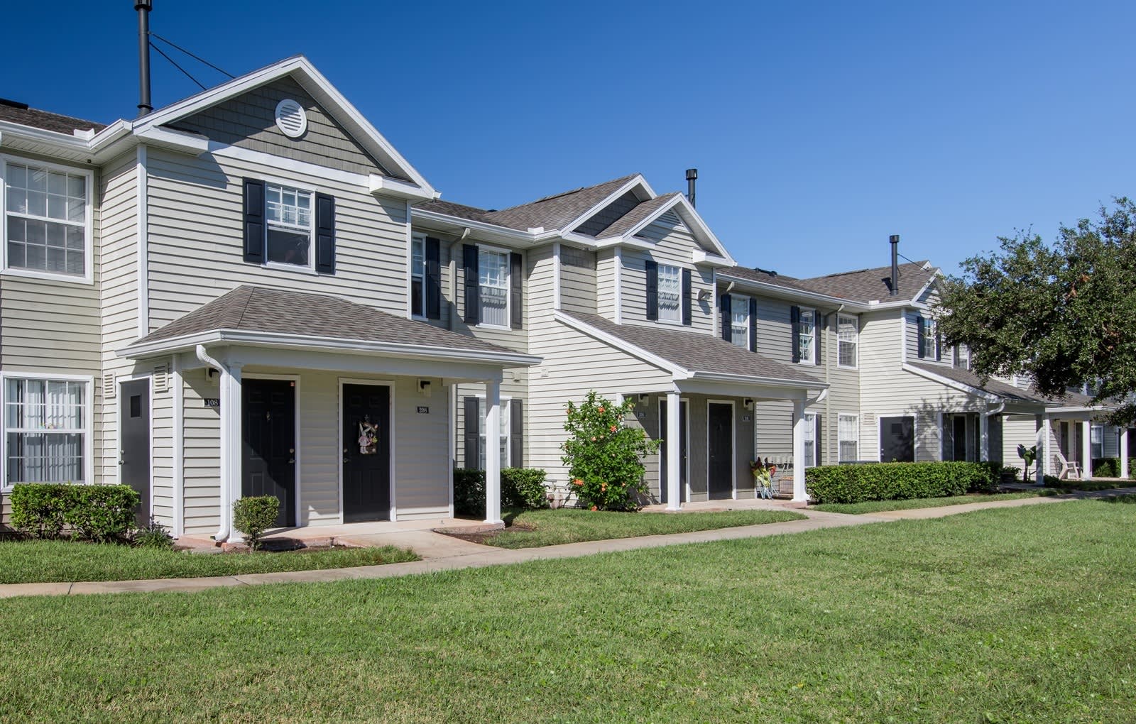 Sunrise Pointe Apartments – photo 2