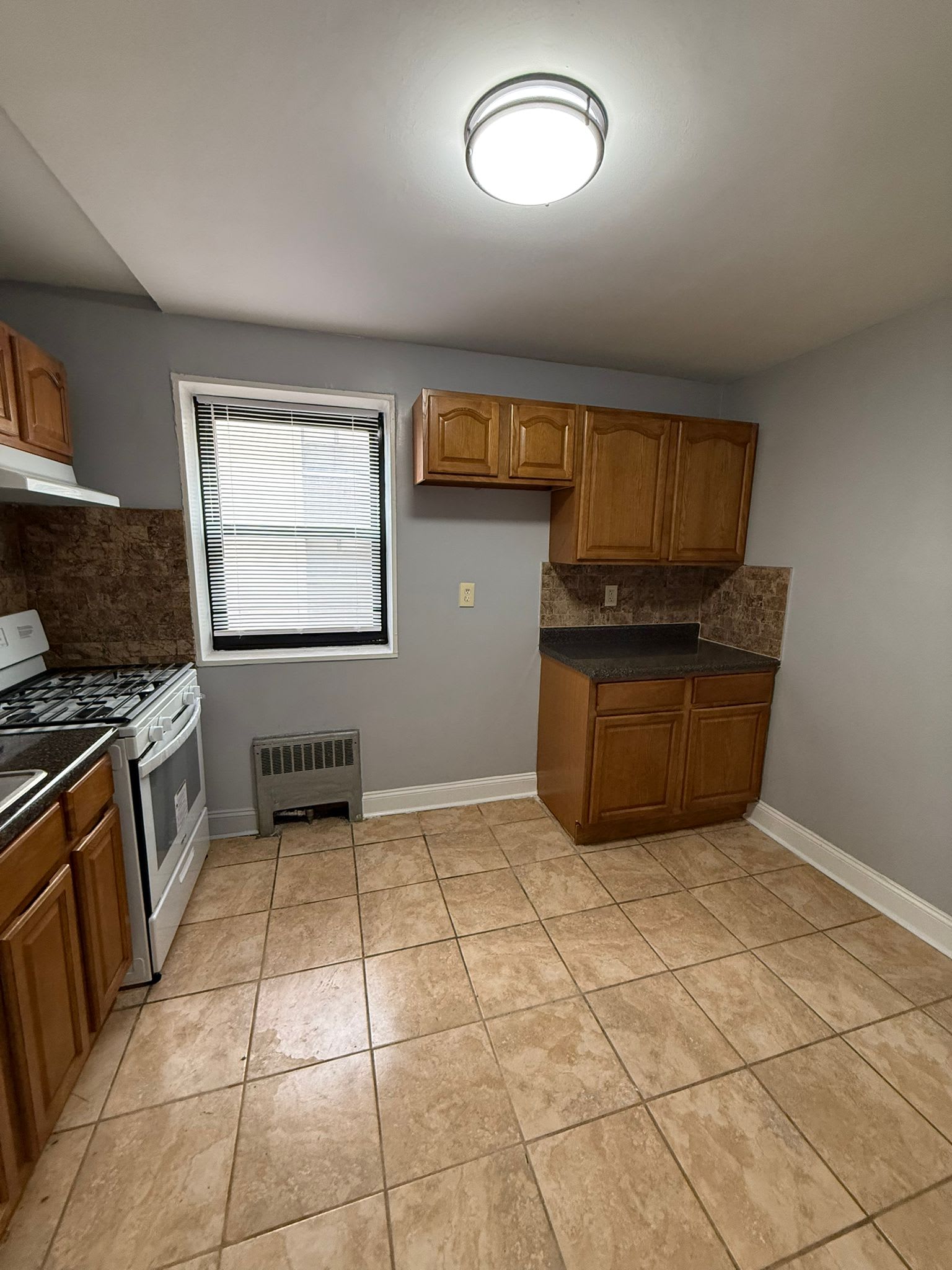 56 S Munn Ave – photo 2