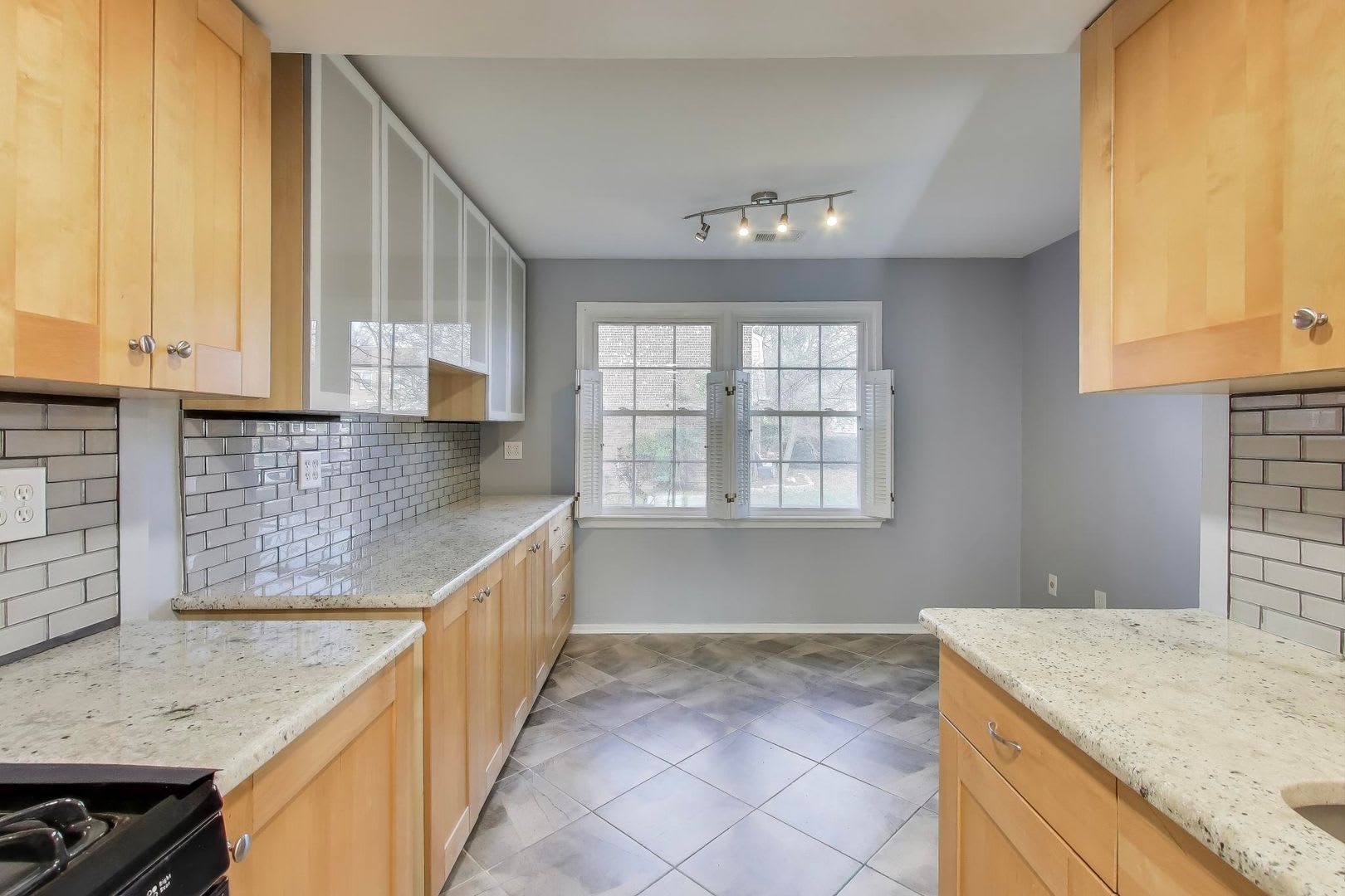 Nicely Remodeled 3 bed / 3.5 BATH's – photo 4