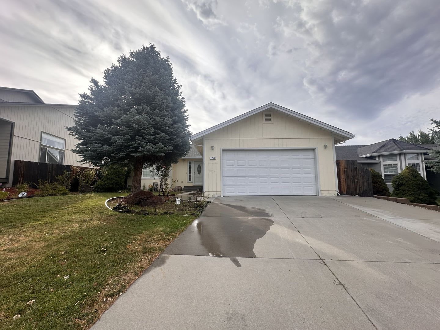 3 bedroom, 1 Bathroom Home – photo 1