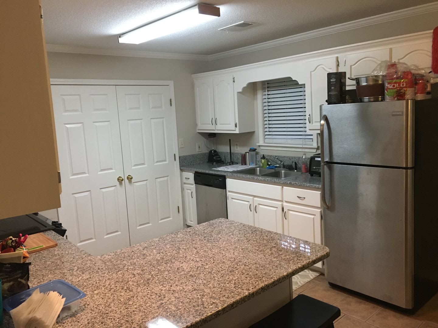 Roommate Needed!! Walk to the Square! Available NOW... – photo 2