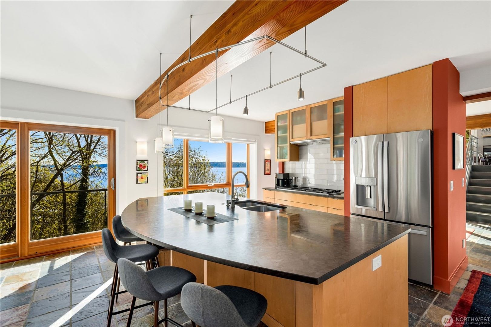 Architectural Seattle Masterpiece with Panoramic Water Views – photo 3