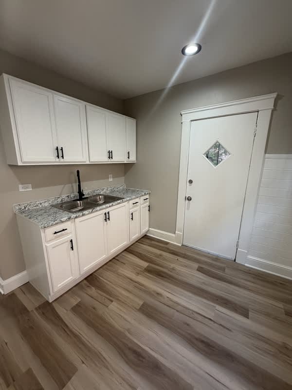 911 Royal Road Downstairs – photo 4