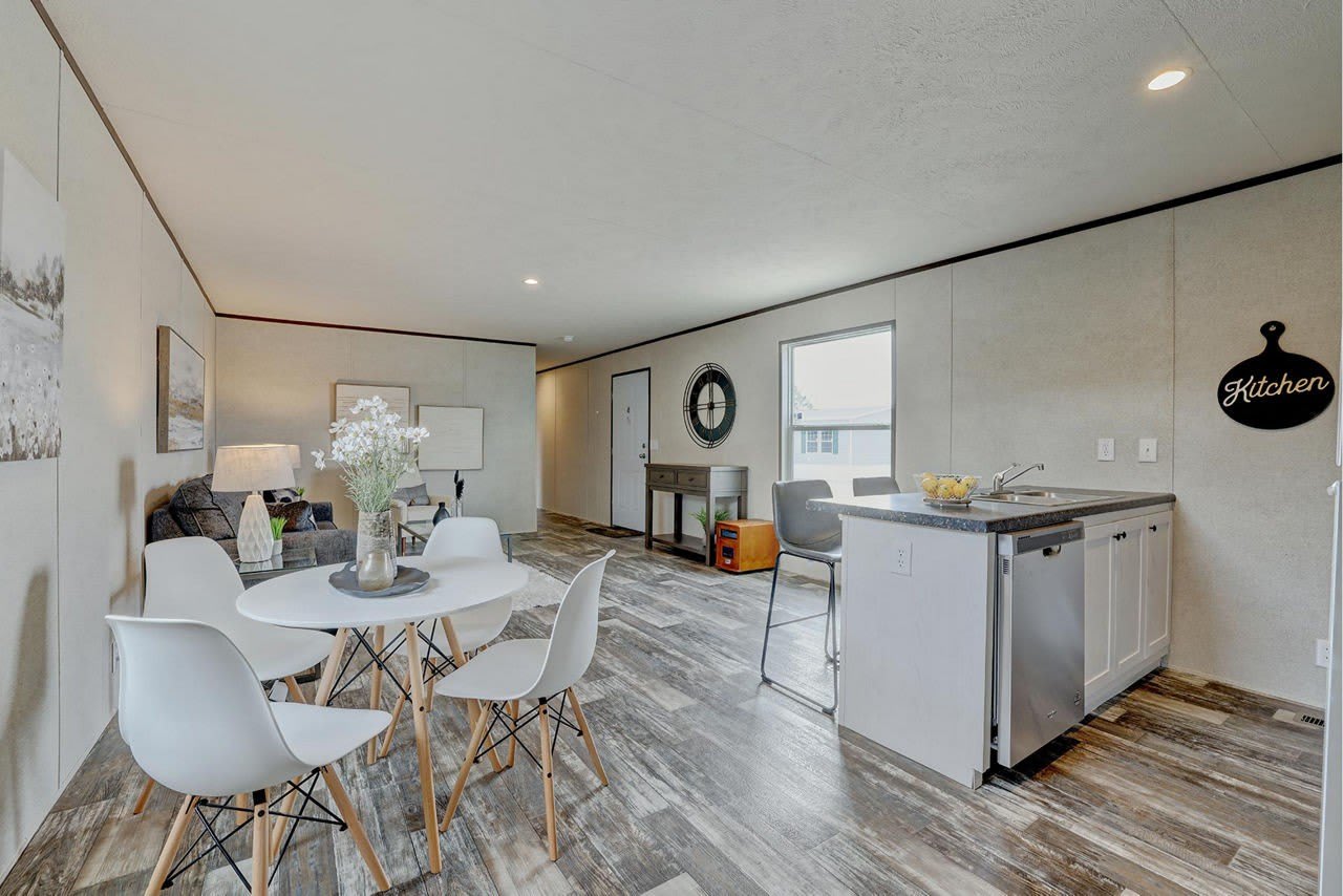 2404 Catalpa St – photo 2