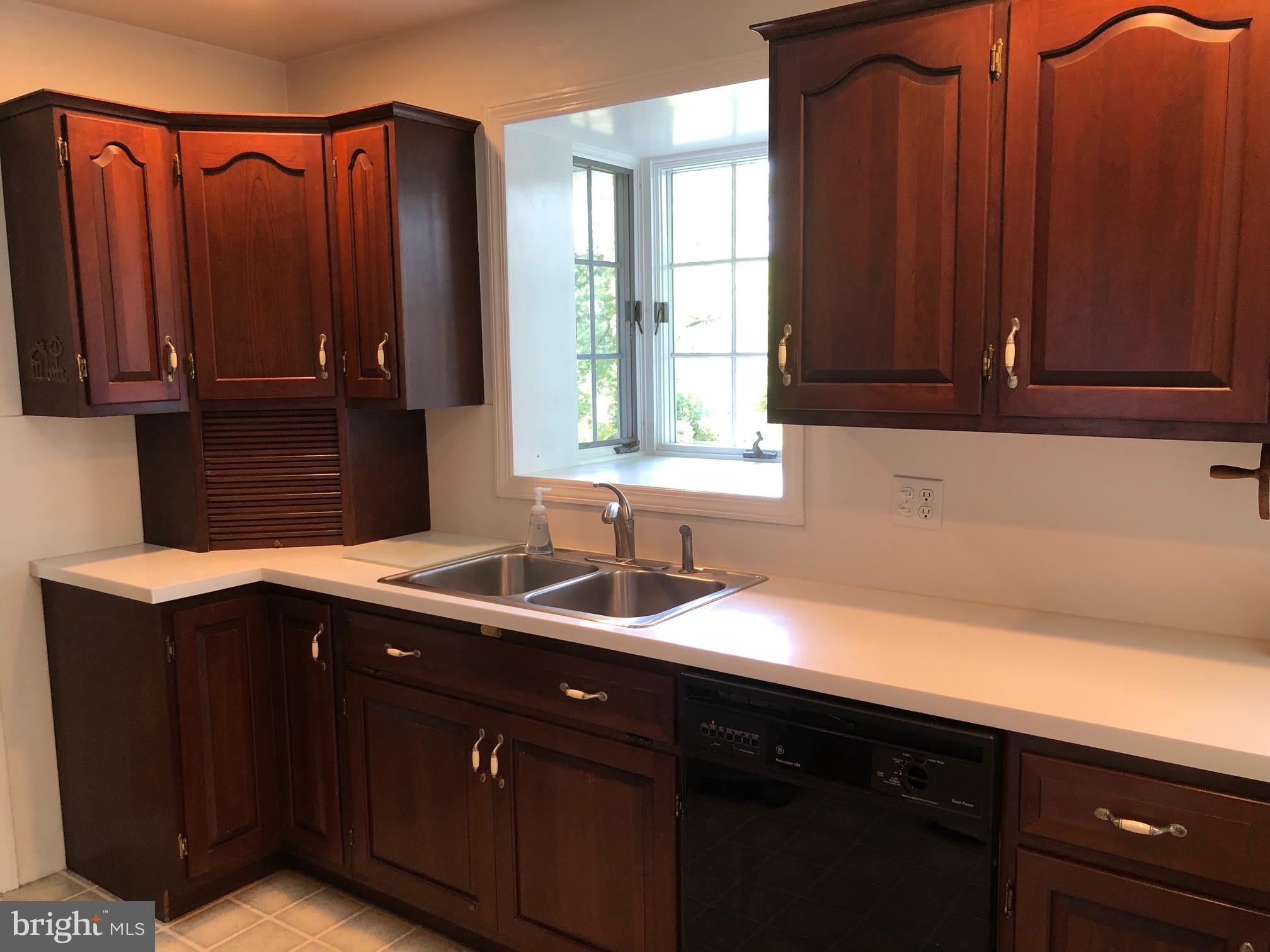 1976 Sterling Place – photo 4