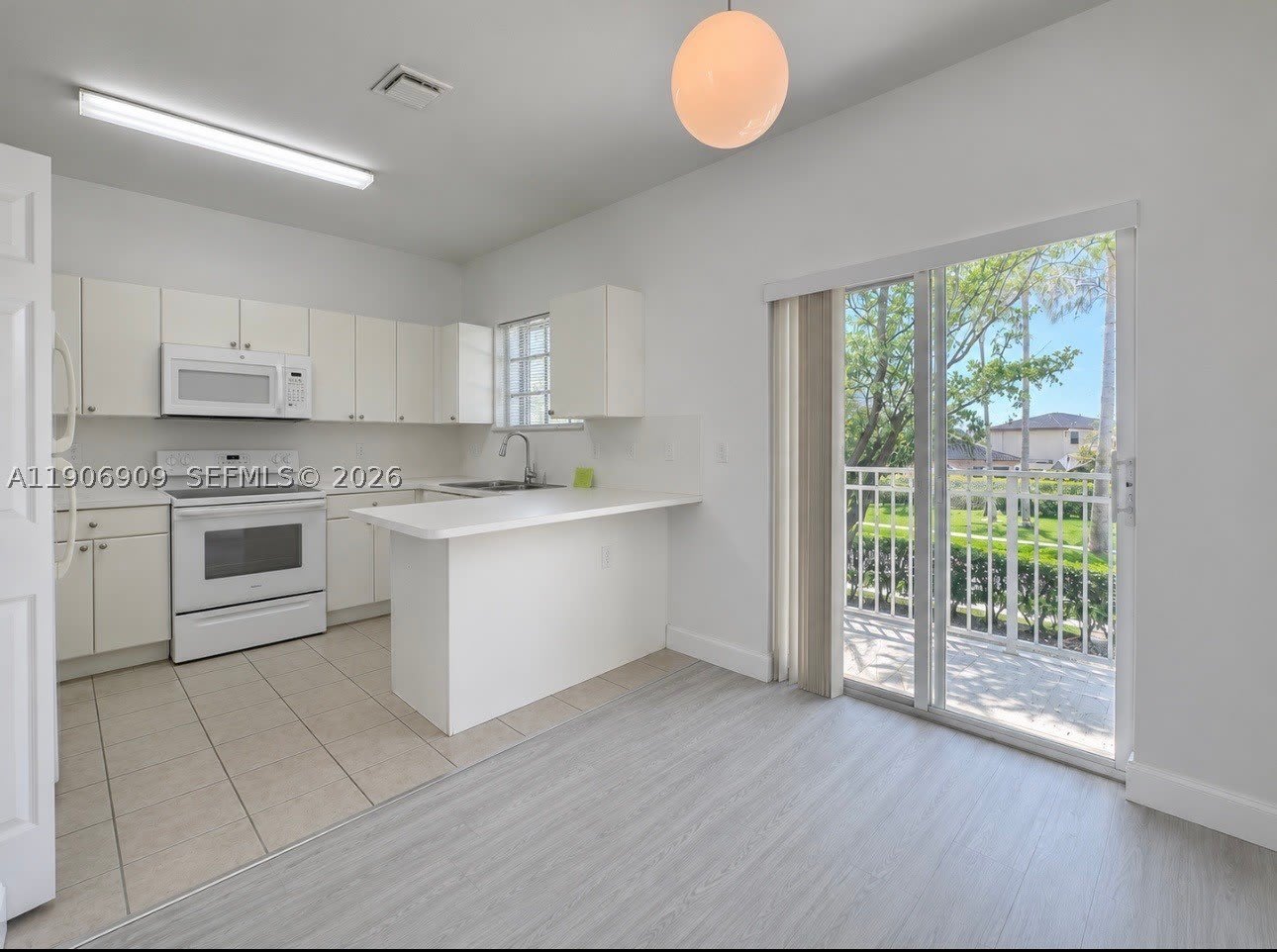 2590 NE 3rd Dr – photo 2