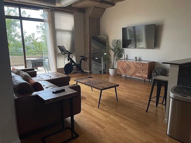 1550 S Blue Island Avenue – photo 2