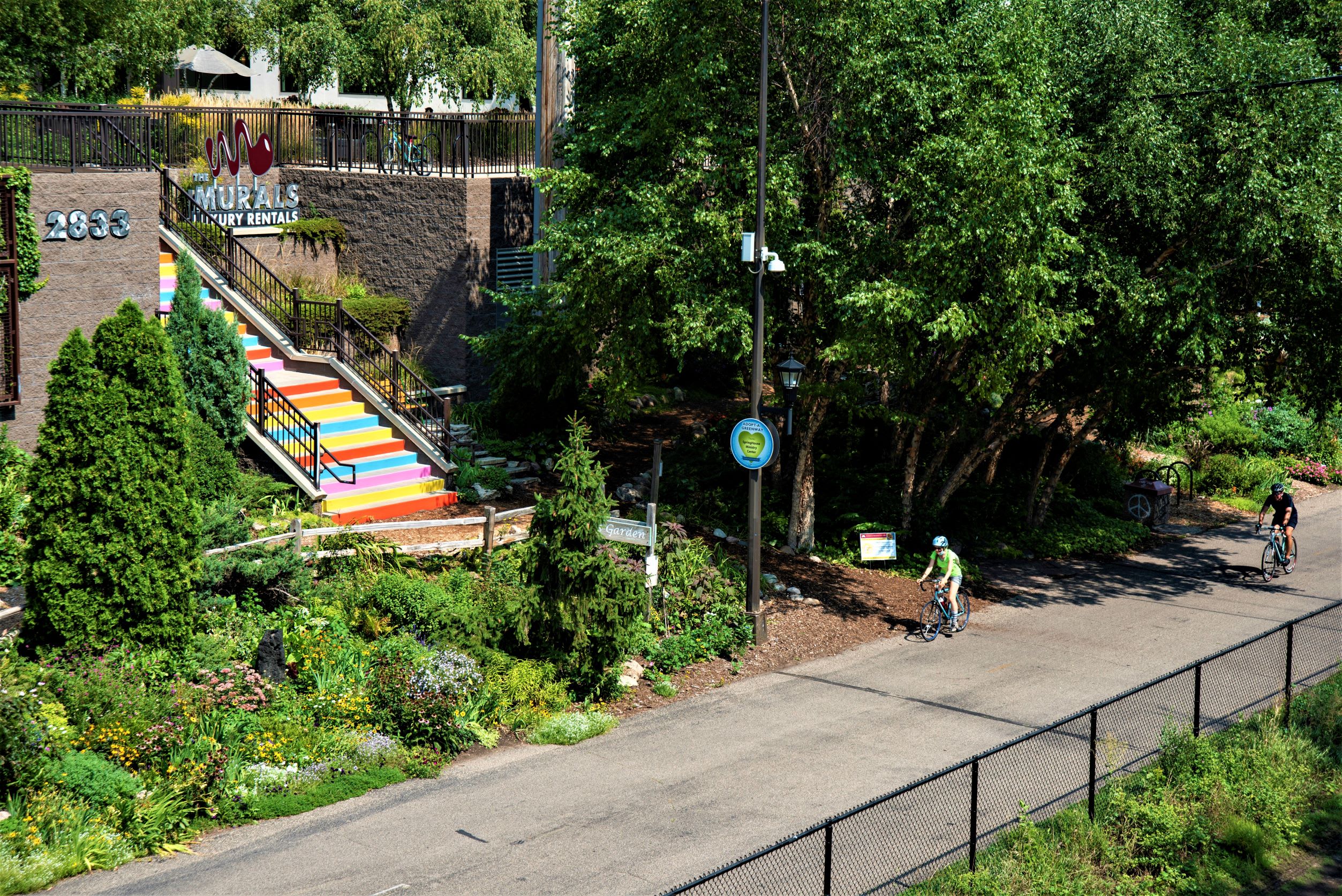 The Murals Of Lynlake – photo 3