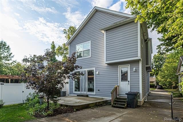 16276 Kirkshire Avenue – photo 2