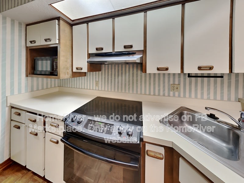 1174 Romaine Cir E – photo 4