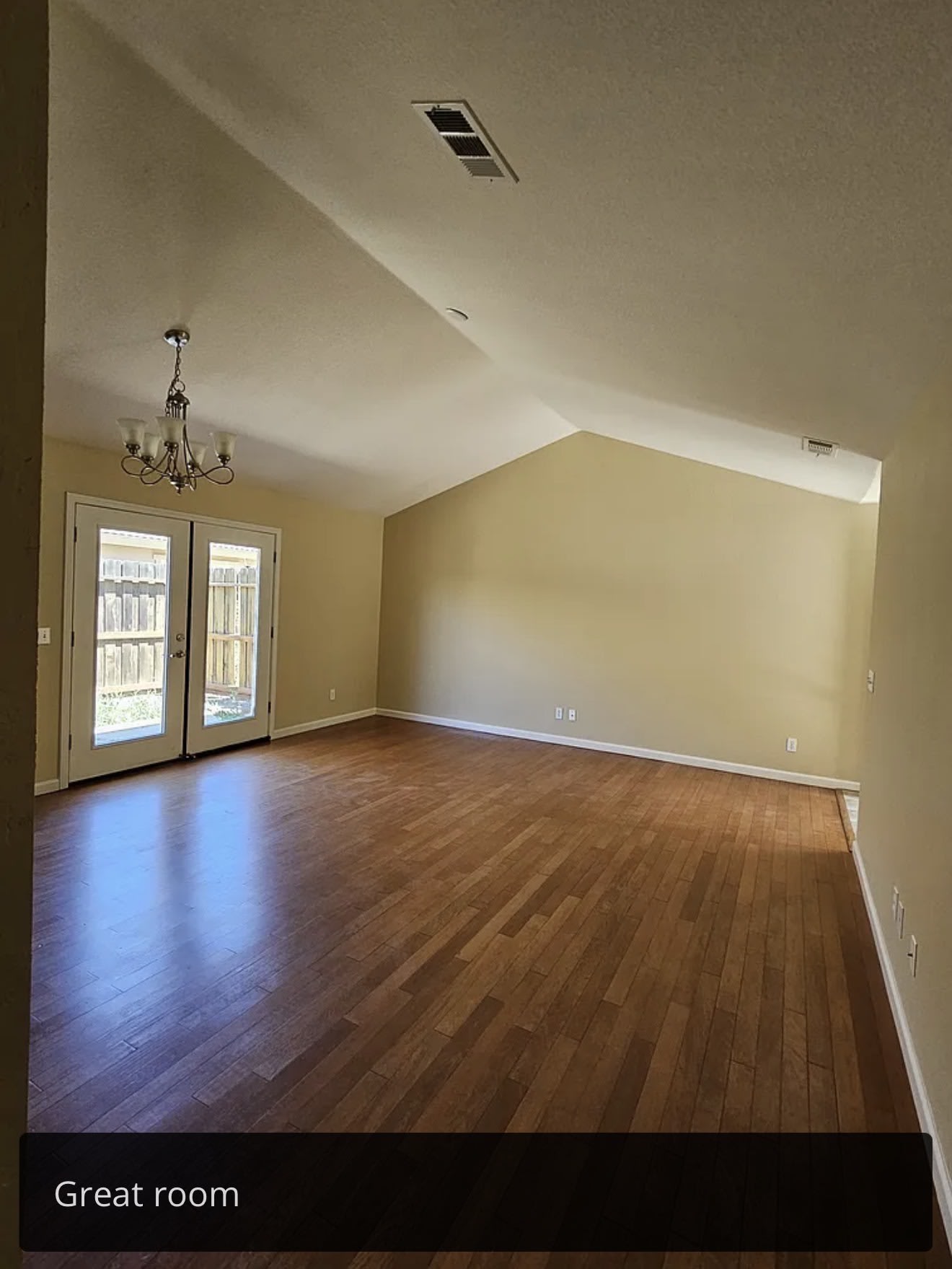 425 Acacia St – photo 3