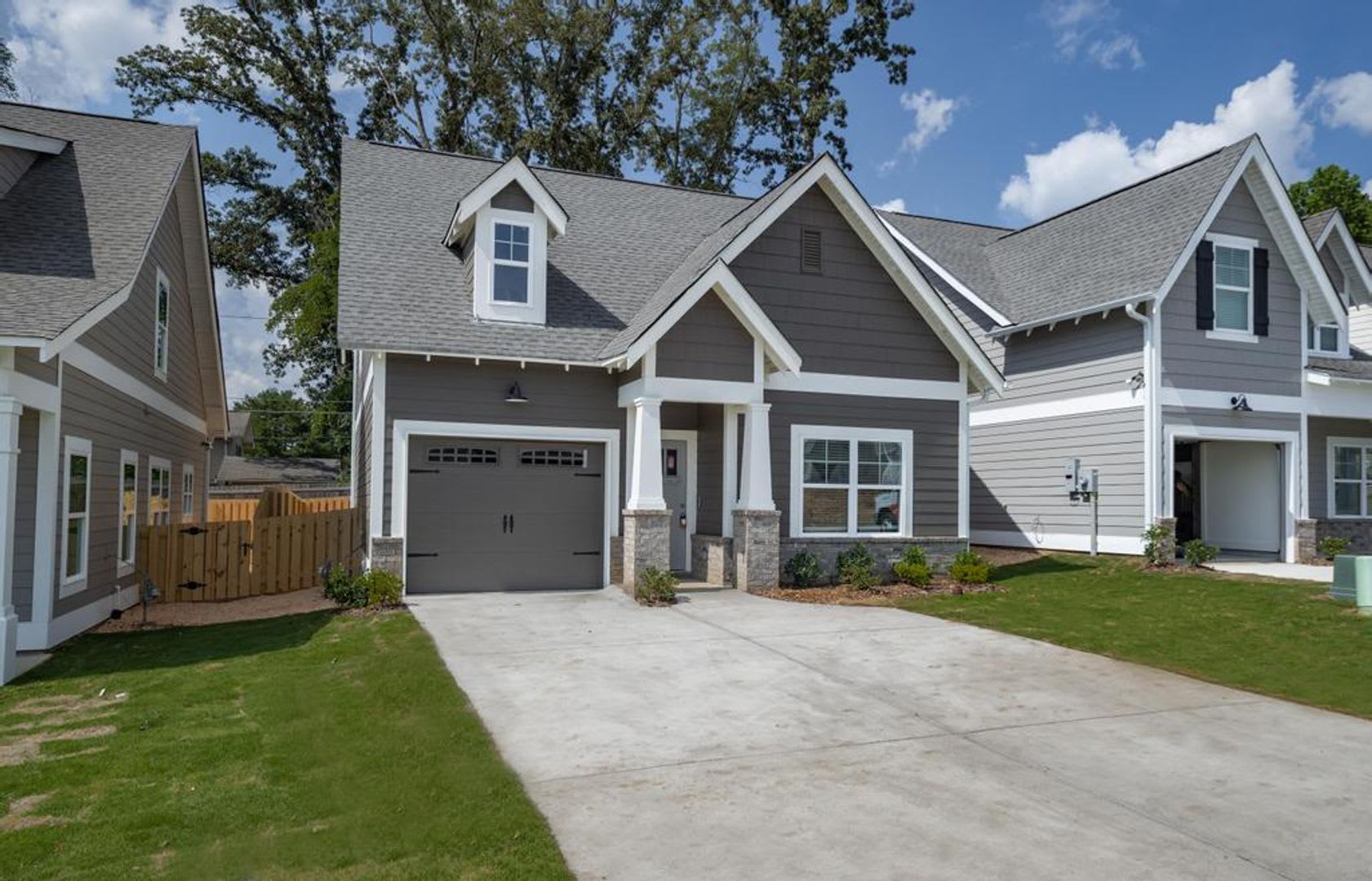 Spacious 3 Bedroom Home with Bonus Room – photo 1