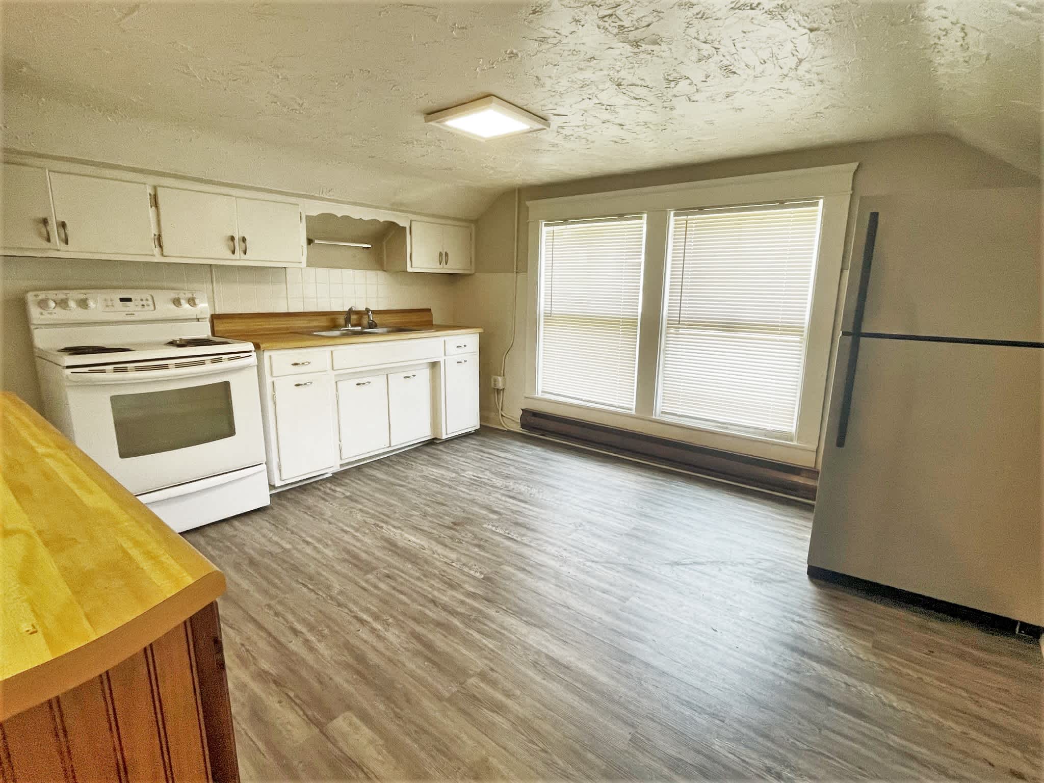 2304 East 5th Avenue – photo 2