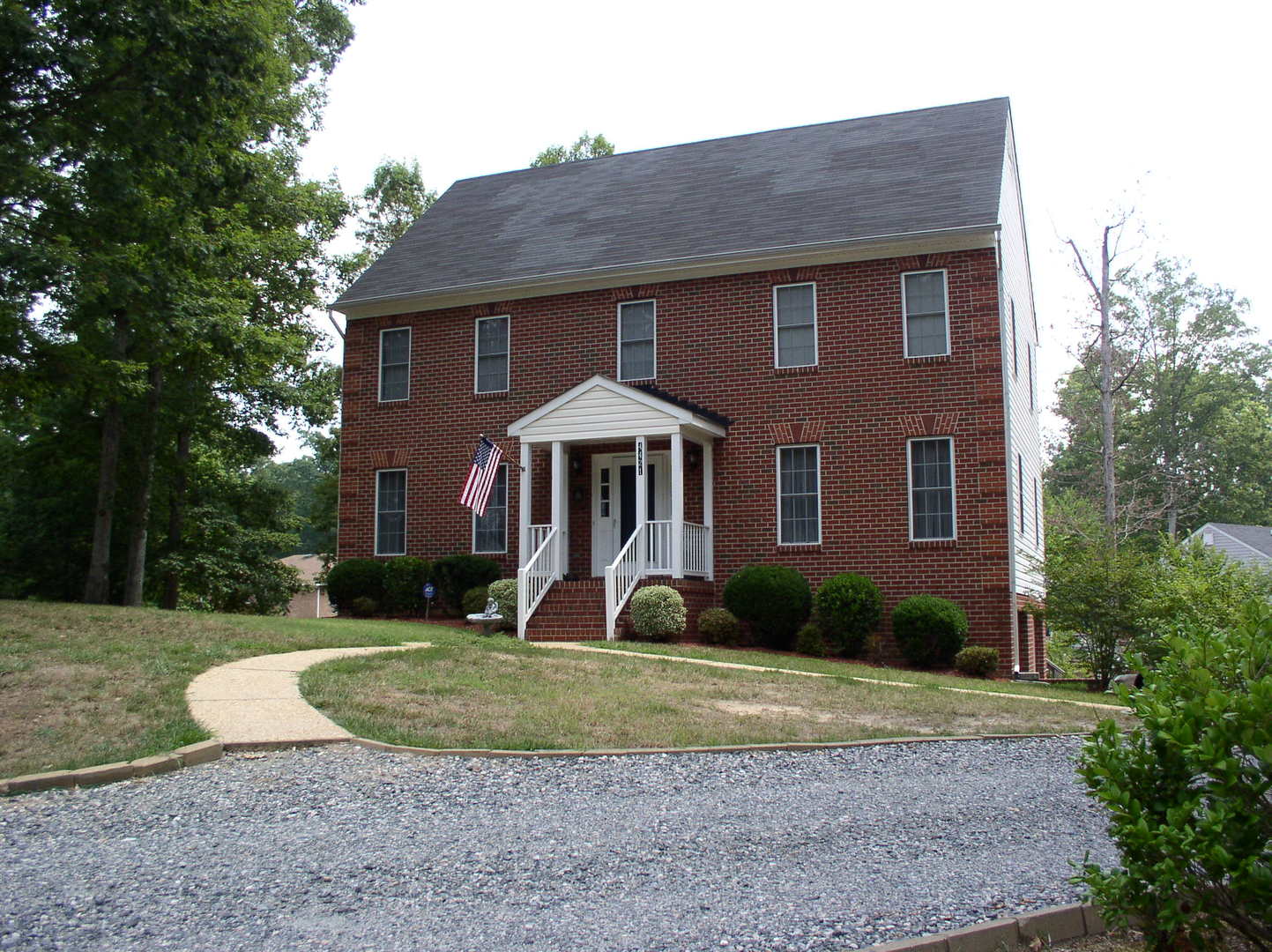 Brick Colonial with unfinished basement and attached garage – photo 3