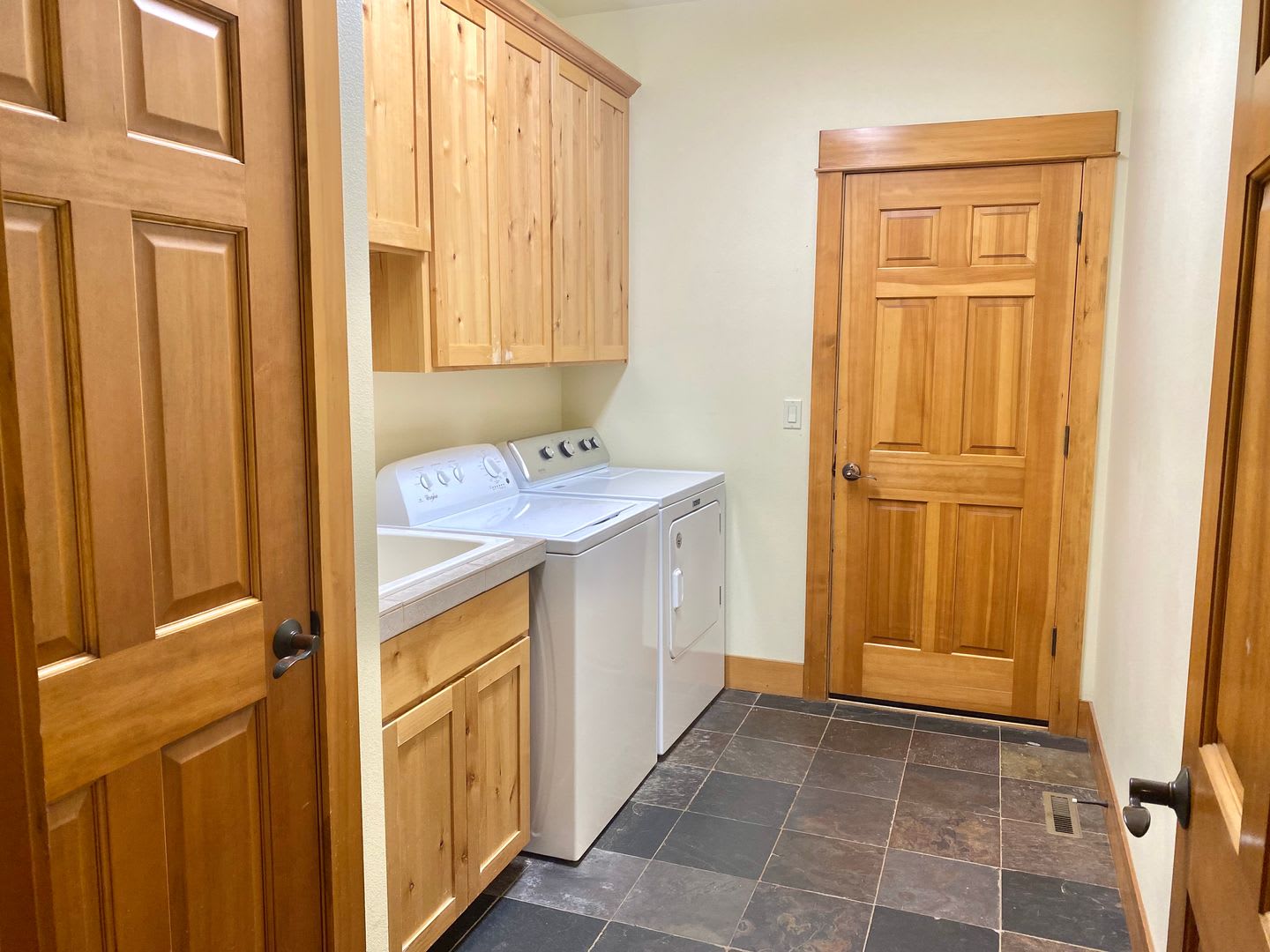 Picturesque 3 Bed/2 Bath Craftsman in Northwest Bend! 2564 NW Shields – photo 5