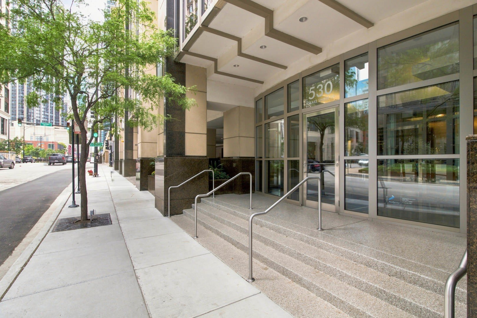 530 N Lake Shore Drive – photo 2