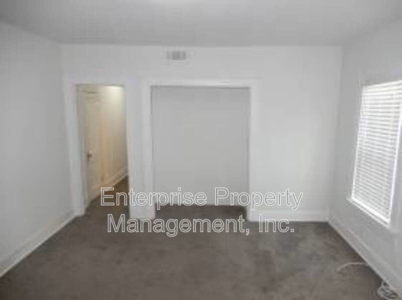 2360 Forest Ave – photo 3