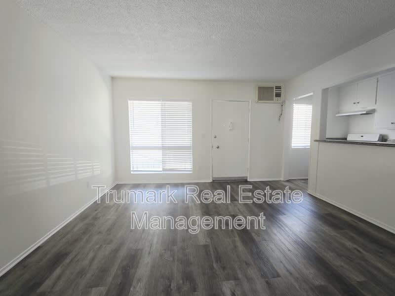 1121 E Palmer Ave – photo 4