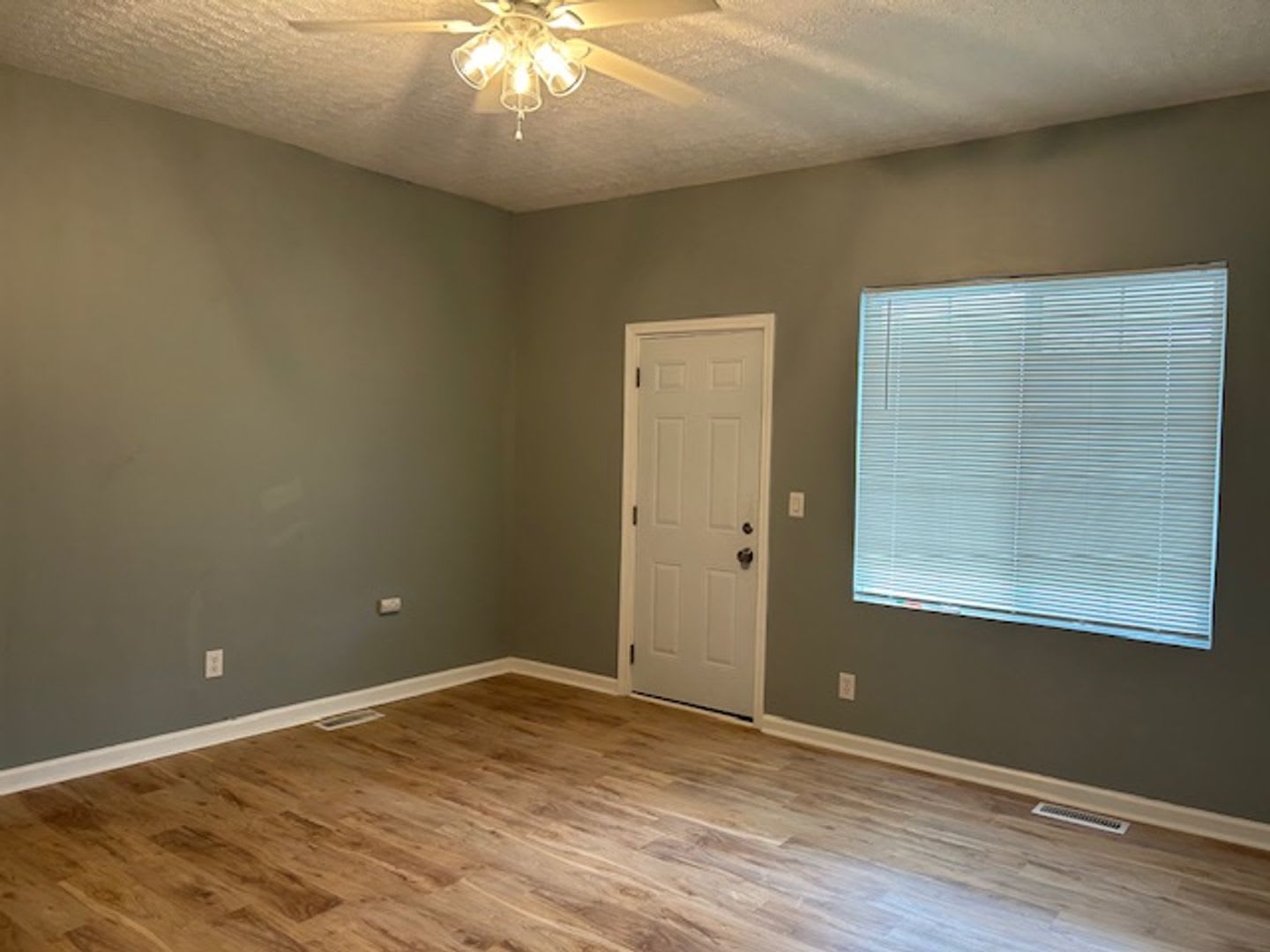 Renovated 3 Bedroom, 2 Full Bath Home Minutes from Downtown Dayton – photo 4