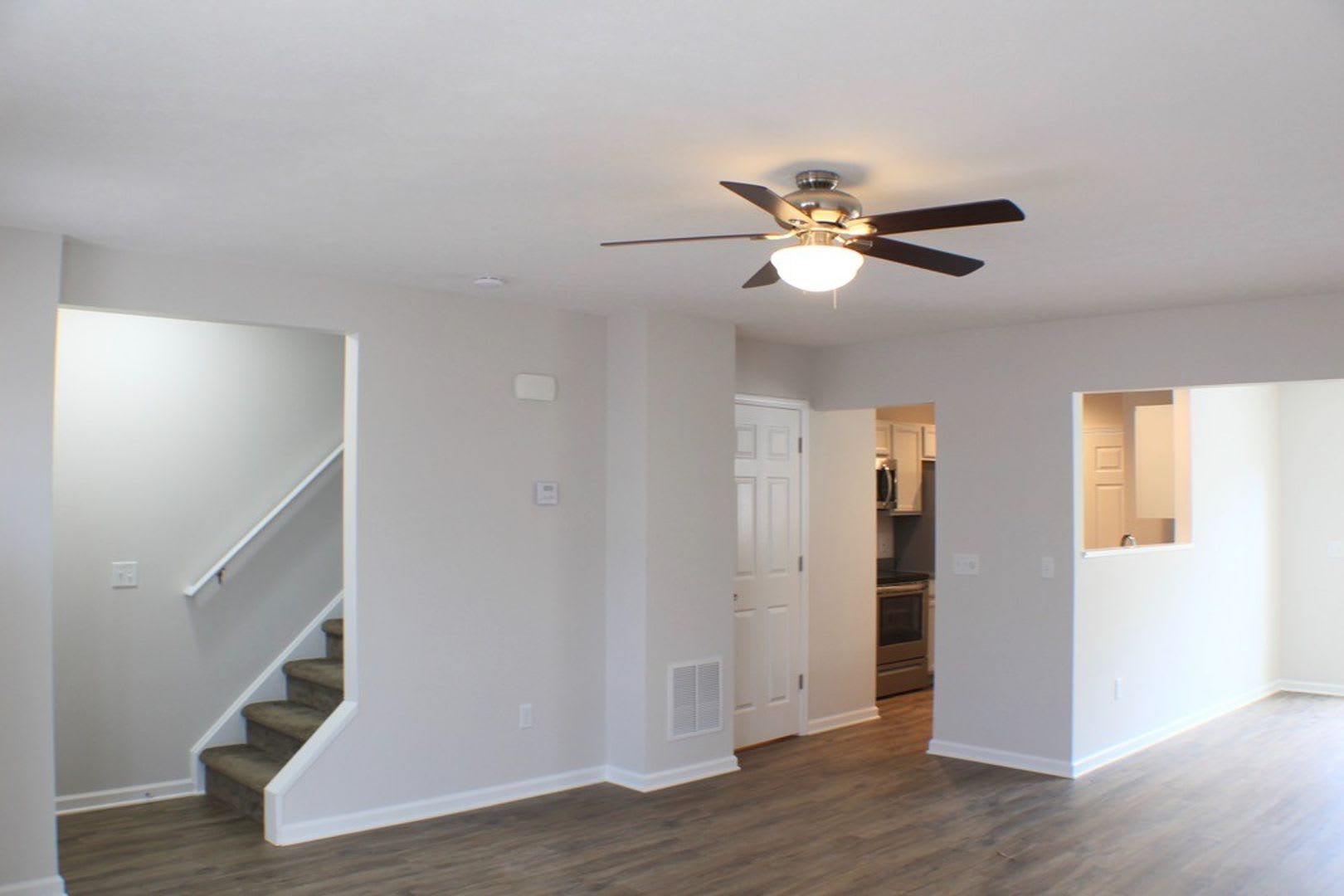 Spacious 3-Bedroom Townhome for Rent – Steps from Sentara RMH! – photo 4