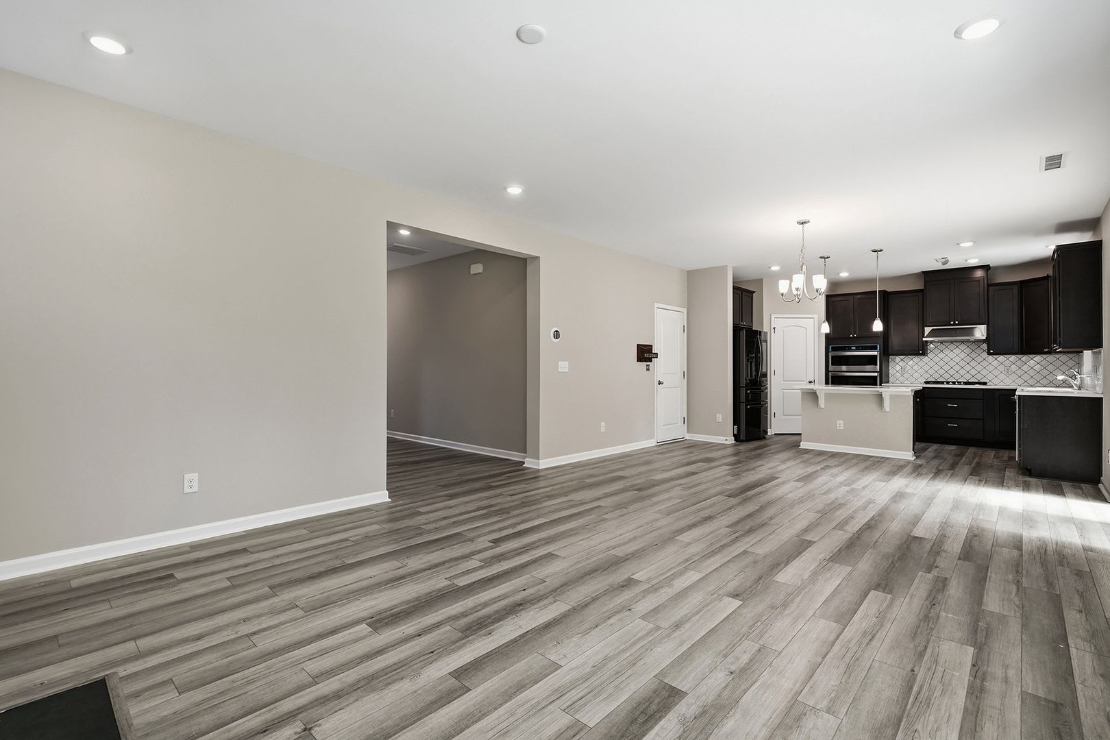 AVAILABLE NOW! BEAUTIFUL HOME AWAITS YOU! – photo 5