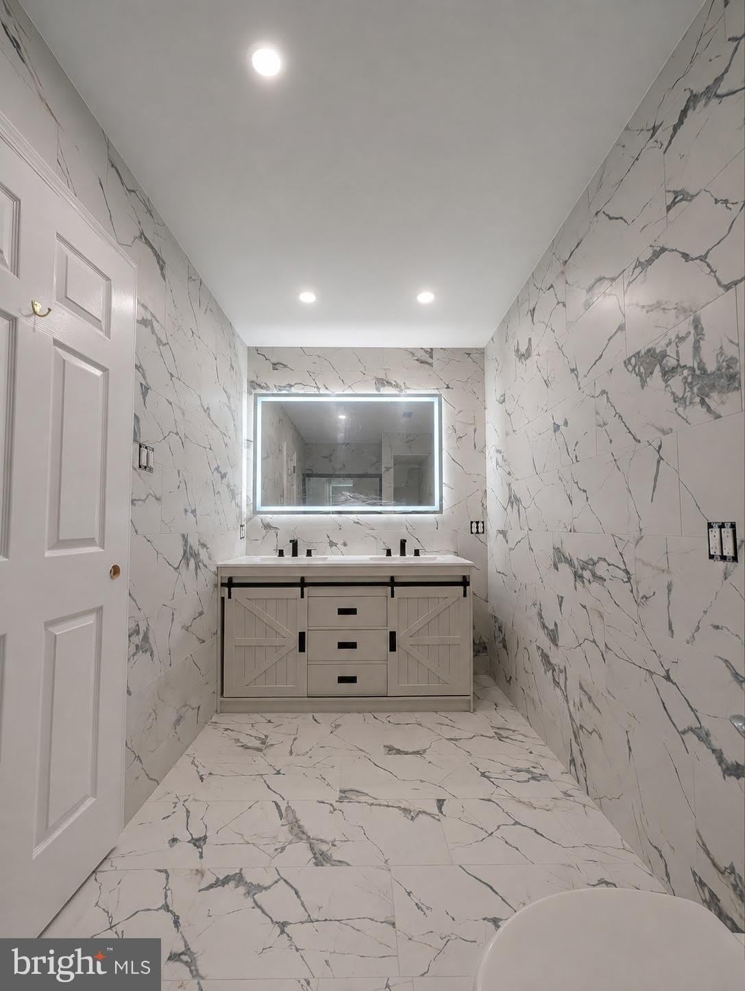 810 DIAMOND Drive – photo 4