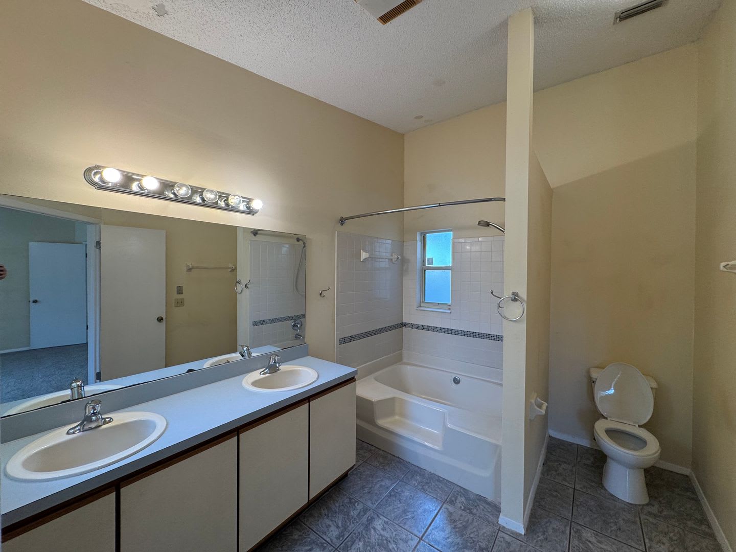 3/2 with fenced yard in Argyle area – photo 4