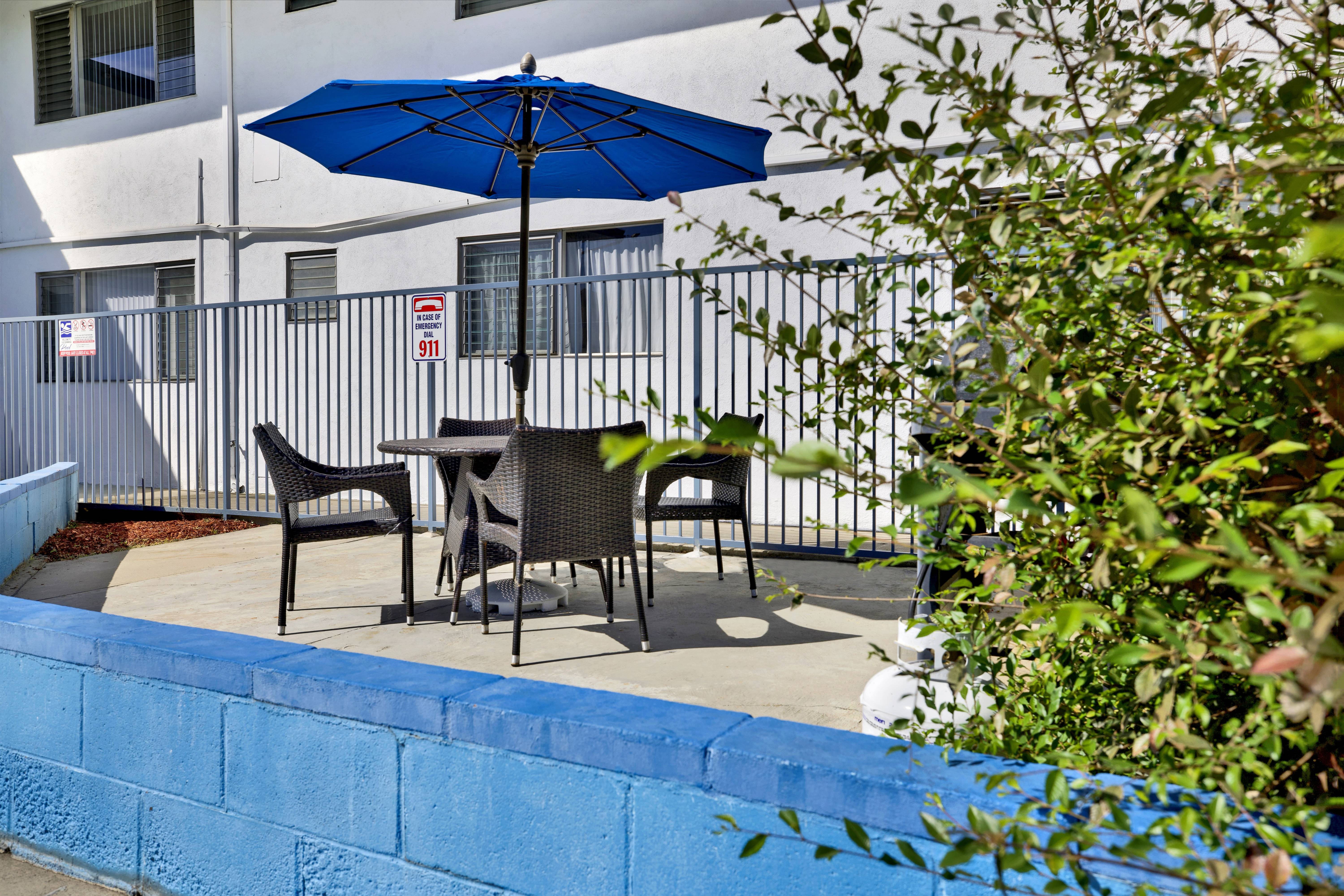 Tustin Arms Apartment Homes – photo 2